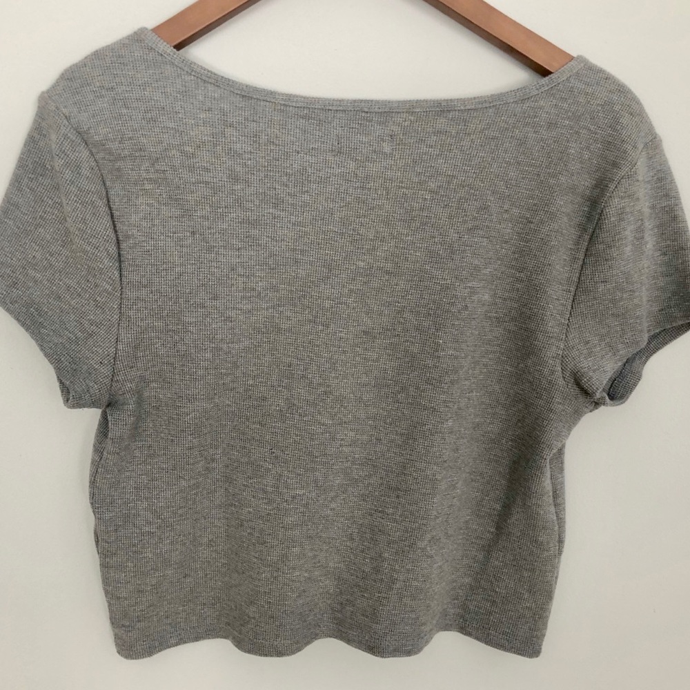 button crop top - Picture 2 of 2